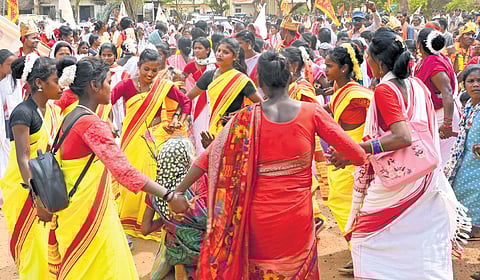 Bastar battle between BJP, Congress even