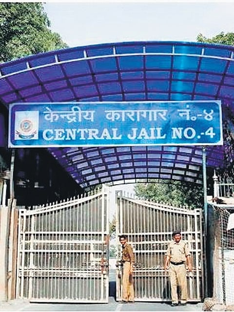 Initial investigations suggest a struggle for dominance as the motive, underscoring the ongoing battle for control within the prison’s hierarchy.