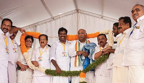 Congress president Mallikarjun Kharge with Mavelikkara UDF candidate Kodikunnil Suresh and other leaders at an election rally in Chengannur on Tuesday.