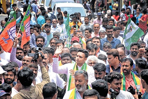 Mysuru-Kodagu BJP Lok Sabha candidate Yaduveer Krishnadatta Chamaraja Wadiyar waves at the crowd during a rally in Mysuru on Saturday