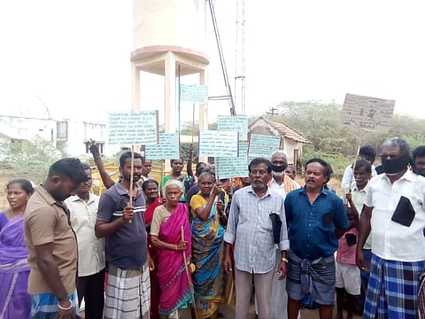 Residents of Vengaivayal and Eraiyur resorting to black flag protest