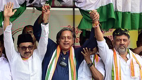 Shashi Tharoor with Karnataka deputy CM D K Shivakumar & IUML state president Sadiq Ali Thangal at a roadshow at Killipalam in T’Puram