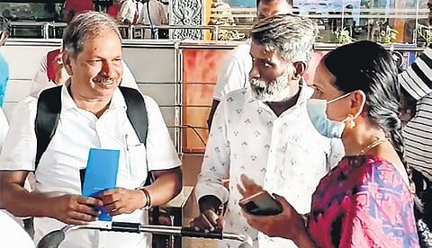 Nalini sees off her husband Murugan and others at Chennai airport