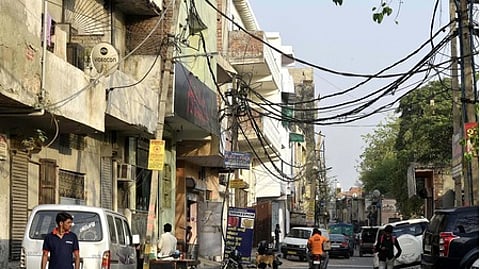 PM-UDAY 2.0 builds upon that foundation but a lesser number of colonies. Granting legal ownership rights is central to PM-UDAY 2.0.