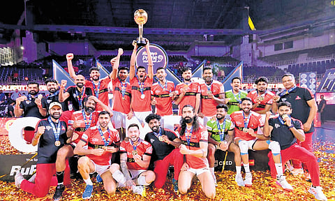 Calicut Heroes lifting their maiden PVL trophy