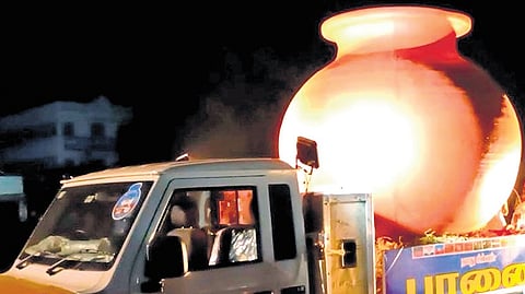 In Chidambaram constituency, the DMK alliance campaigners carry a gigantic pot on a load vehicle to popularise the symbol of VCK