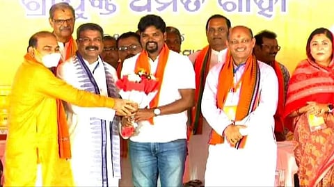 Prabodh joining BJP in presence of senior party leaders at Sonepur
