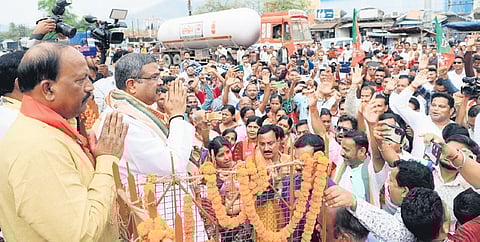 Union Minister and BJP Lok Sabha candidate for Sambalpur, Dharmendra Pradhan addressing a large gathering in Rairakhol