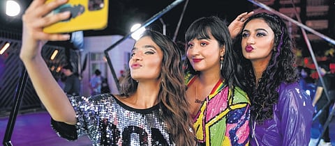 Anushka Sen (L), Revathi Pillai (M) and Elisha Mayor (R) in Dil Dosti Dilemma