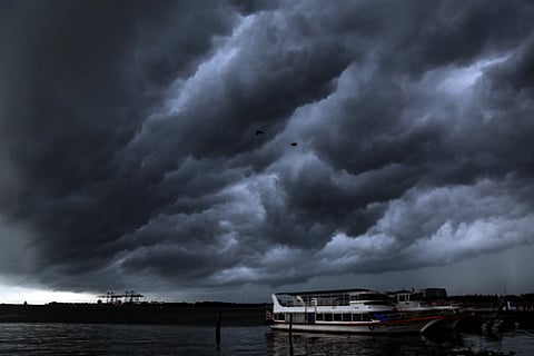 With cloudy sky, the temperature may reach a maximum of 27°C and a minimum of 23-24°C.