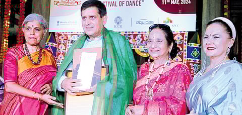 Revathi Ramachandran, former director, Kalakshetra, honouring Ramesh Hangloo, at Vasant Utsav Festival of Dance