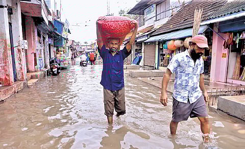 The city experienced flooding in several areas due to the showers on Monday. A scene from Chalai market (left)
and Kallummood