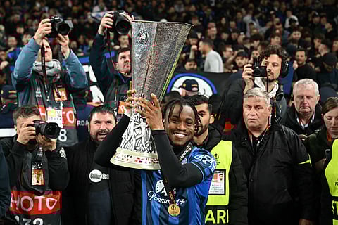 Atalanta's Nigerian forward Ademola Lookman lifts up the trophy after the UEFA Europa League final football match between Atalanta and Bayer Leverkusen on May 22, 2024.