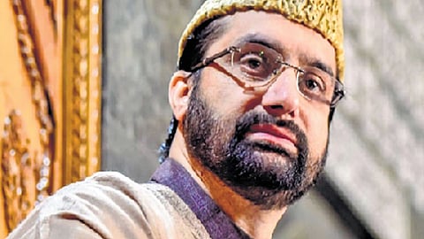 Mirwaiz hopes for peace in Valley, offers prayer