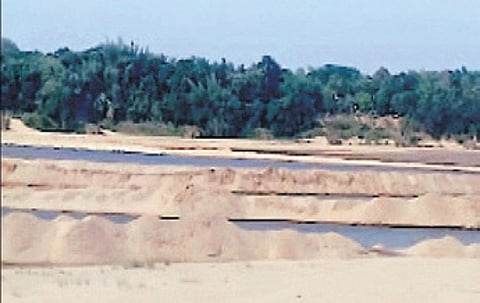 Sand walls in Subarnarekha river