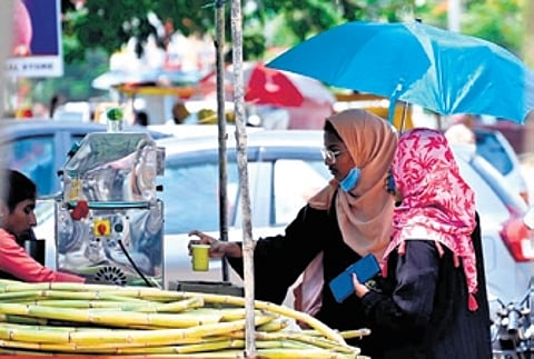 Citizens consume sugarcane juice to beat the heat in Karimnagar