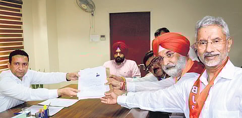 Sandhu, accompanied by Jaishankar, files nomination papers in Amritsar