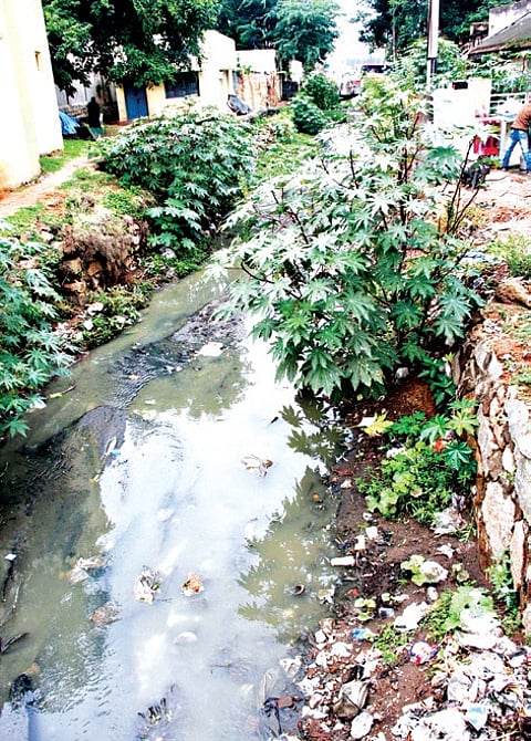 The sensors are solar powered and send alerts to the KSNDMC control room through the internet.