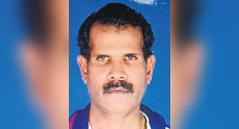 After a successful attempt of pushing Kumar and Anandan to the shore, Murali was caught in a whirlpool and drowned.