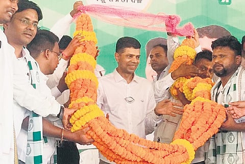 5T chairman VK Pandian being greeted by supporters during a public meeting