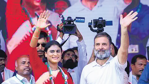 Congress leader Rahul Gandhi and APCC chief YS Sharmila in Kadapa