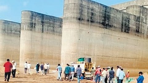 Central agency inspects damaged Medigadda barrage