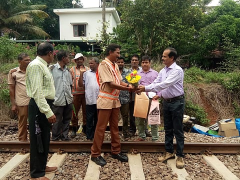 Track maintenance staffer Pradeep Shetty felicitated by KR officials