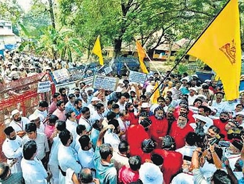Officers retreated without physically handing over the churches, considering the potential for serious law and order issues.