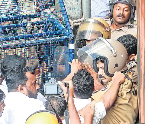 Police personnel block protesters led by the KSU Idukki district committee during a march to the DDE office in Thodupuzha
over the alleged Plus-I seat shortage on Monday