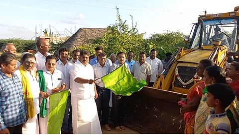 Minister PRN Thirumurugan launching desilting works in Karaikal, on Thursday