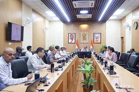 Emergency meeting held by Delhi L-G to review the response and preparedness by all departments