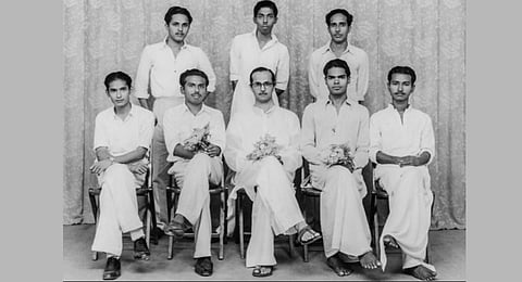 KCS Paniker (centre) with his students in Madras Art School in 1952.