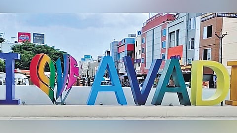 This first Happy Street Avadi event, also known as Valarchiyai Nokki Avadi, aims to convert a typical street into a lively public space.