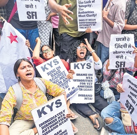 The protest was led by members of the All India Students’ Association (AISA) along with other university students.