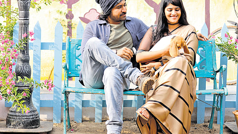 A still from Mazhai Pidikkatha Manithan