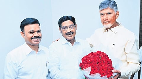 SRM University-AP Founder Chancellor TR Paarivendhar and Pro-Chancellor P Sathyanarayanan with Andhra Pradesh Chief Minister N Chandrababu Naidu