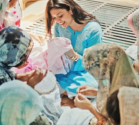 Harshi Gupta with her artisans