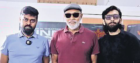 Guhan Senniappan, Sathyaraj, and Vasanth Ravi