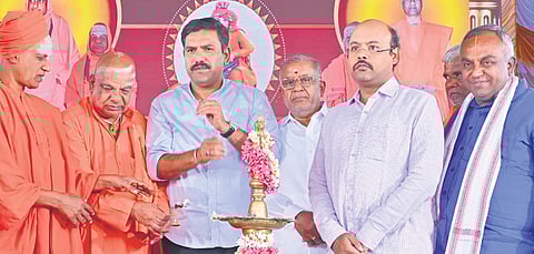 BJP state president BY Vijayendra, MLAs GT Devegowda and TS Srivatsa, MLC Yathindra Siddaramaiah, Siddaganga mutt seer Siddalinga Swamiji and others at a book release function, at Kuder Mutt in Mysuru on Sunday