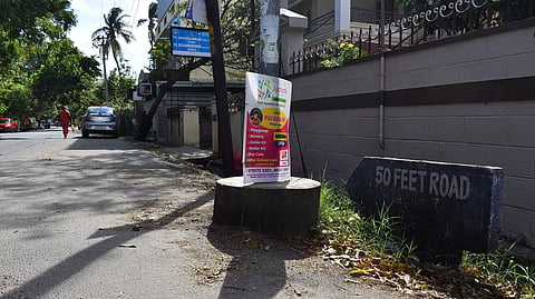 A board without details on the 50-ft road in Ramanathapuram.