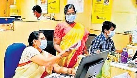 Bank deposits outshine credit by Rs 1 lakh cr in May