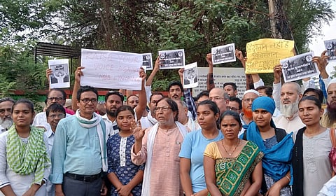 'Chhattisgarh Nagrik Samaj' held a demonstration at Ambedkar Chowk near Raipur collectorate expressing serious concern.