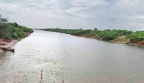 The oustees, including farmers and farm labourers, are forced to work in the construction sector.