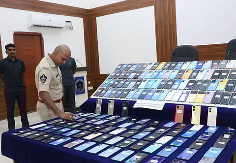 Be cautious when selling your old mobile phone to unknown individuals, as it could be used for cybercrime.