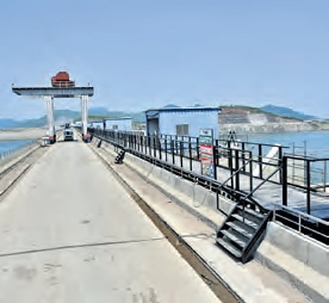 The Central government invited the experts on receiving a request from the State government for assistance in issues pertaining to the reconstruction of the diaphragm-wall.