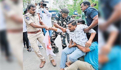 Activists of NSUI, SFI and other organisations stage a demonstration near the office of Union Minister of State for Home Bandi Sanjay in Karimnagar on Sunday