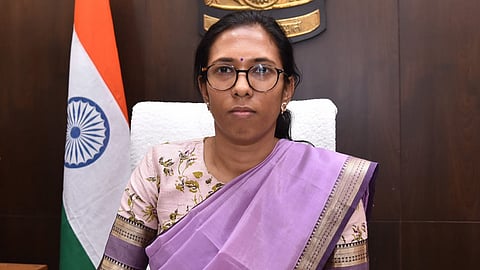 She said that she would strive for the development of the district with the support of the public.