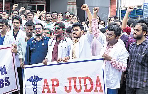 APJUDA members stage a protest at Siddhartha Medical College (SMC) in Vijayawada on Friday