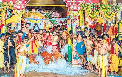 Clay pitchers full with Adhar Pana being spilled on the chariot decks by servitors