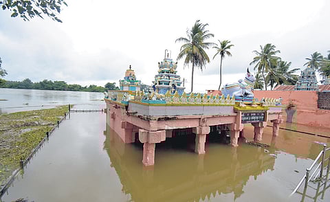 Basaveshwara temple near Mallanamoole on Mysuru-Ooty national highway under water